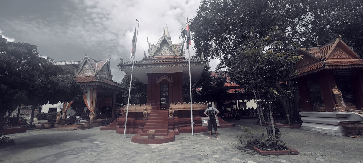 Поля смерти в Сиемрипе. Фото мои 