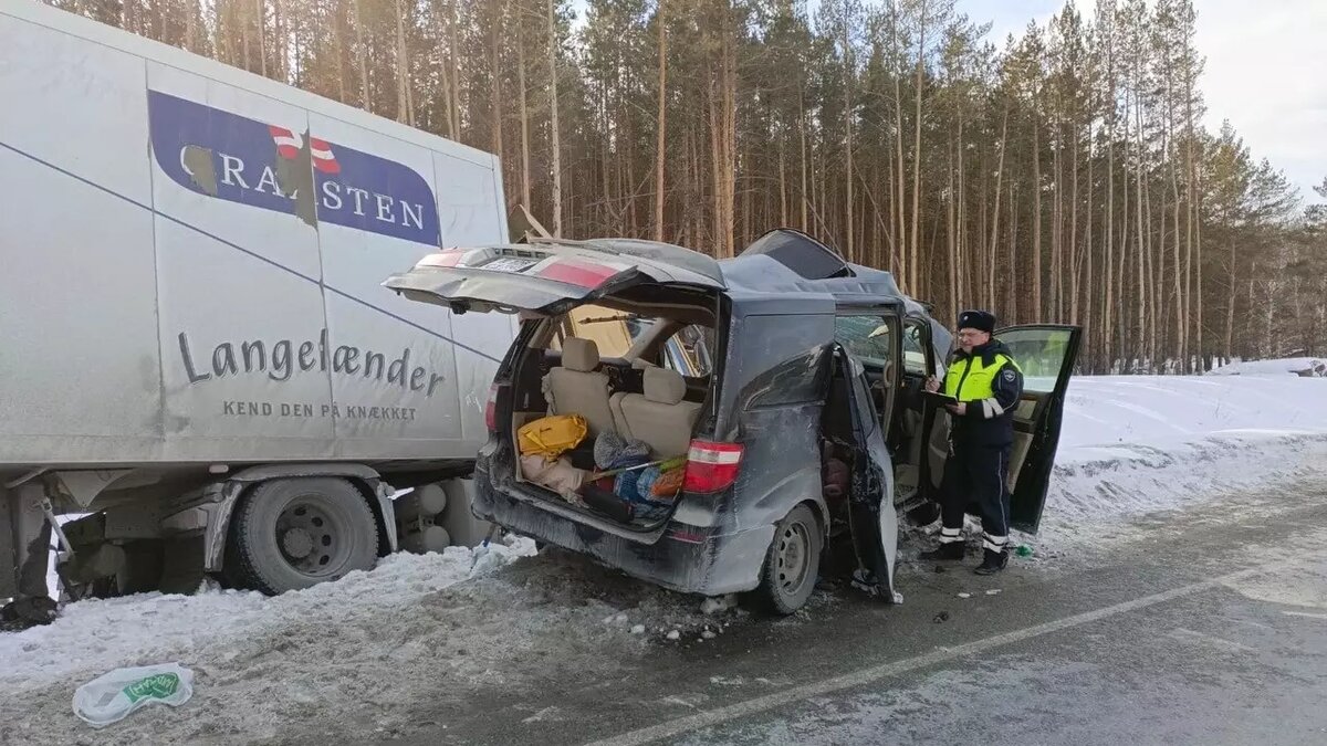 В ДТП с большегрузом на тюменской трассе пострадали семь человек |  nashgorod.ru | Дзен