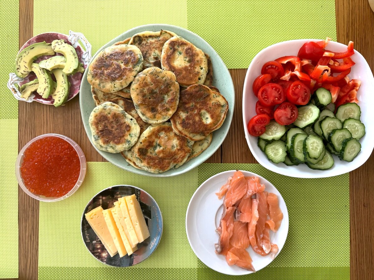 завтрак понедельника. Рыбу солила сама. 