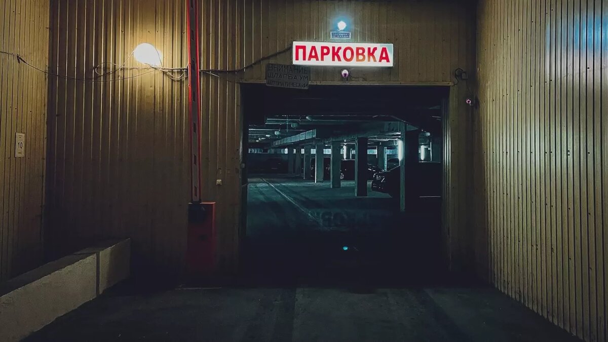     Проживающие в жилом комплексе «Столичный» казанцы пострадали из-за подростков. Они поцарапали оставленные на платной парковке автомобили и скрылись. Соответствующая публикация появилась в Telegram-канале «В Казани Поймут».