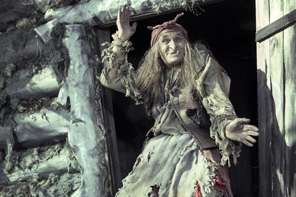  Георгий Милляр в роли Бабы Яги 