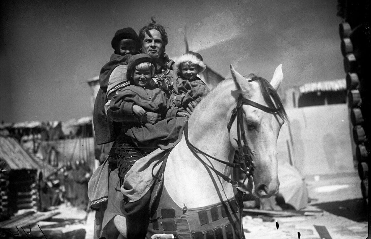 Чингизид царевич Олекс Неврюй(Александр Невский) с сыновьями.