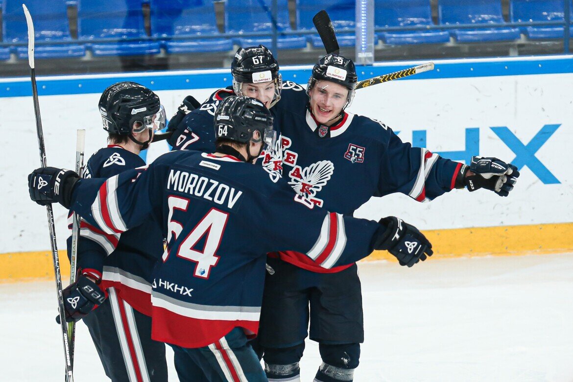 ​«Хоккеисты «Реактора» большие молодцы в том плане, что успешно завершили последние игры регулярного чемпионата, вышли в плей-ин». Фото: hcnh.ru