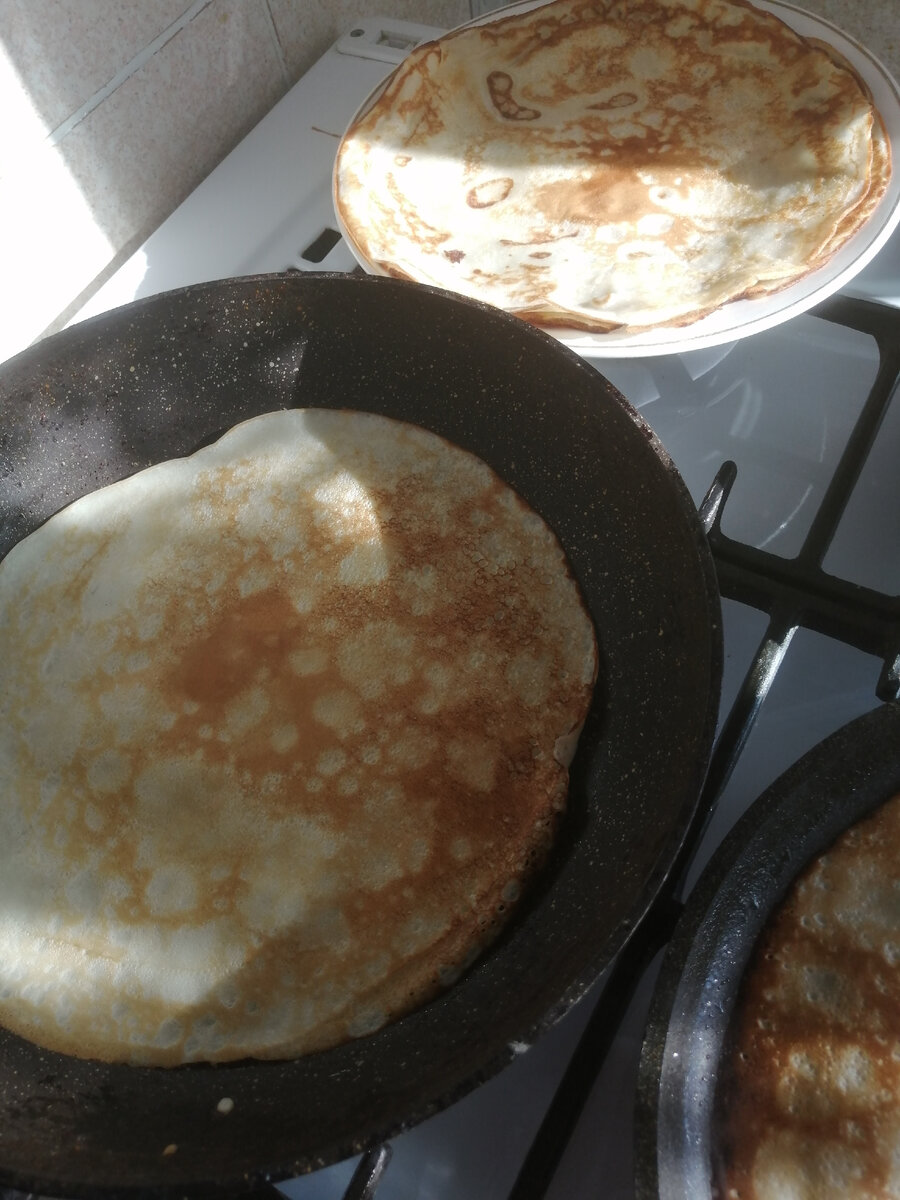 Второй день масленичной недели. Я жарю блины.2024год