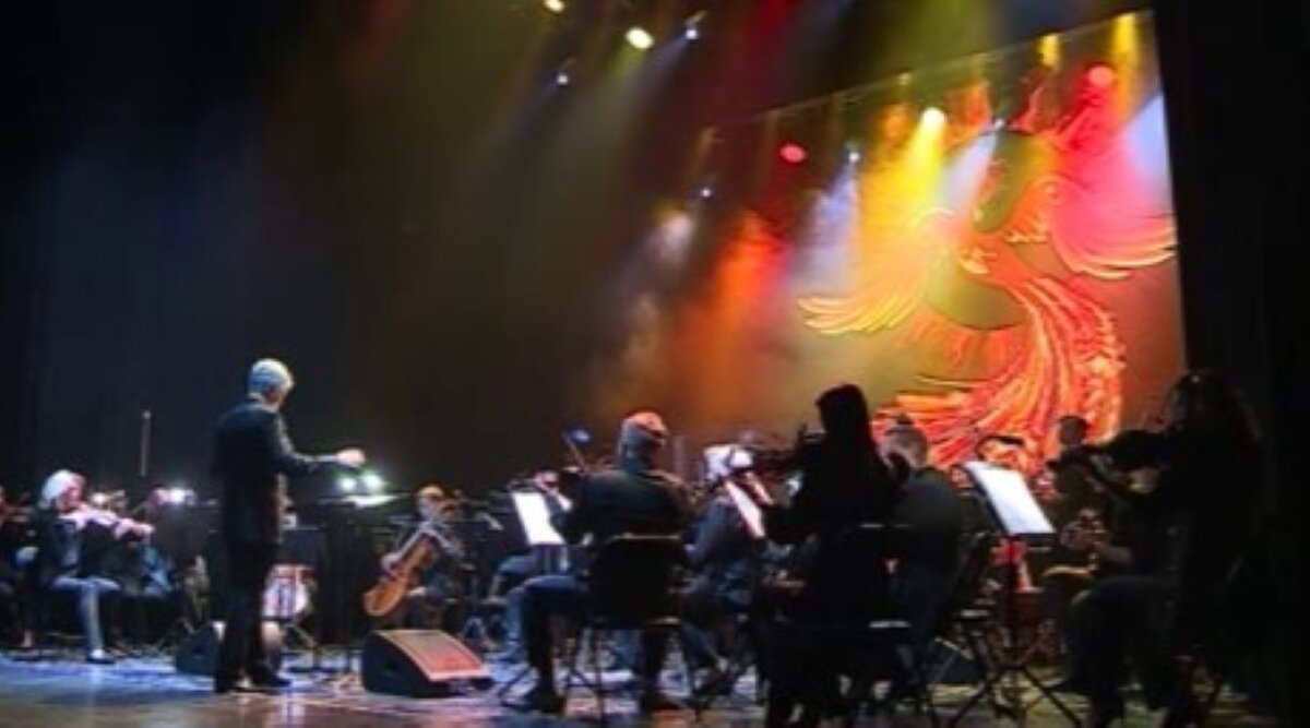    В Курске с шоу выступили фольклорный ансамбль "Полдень" и Губернаторский камерный оркестр