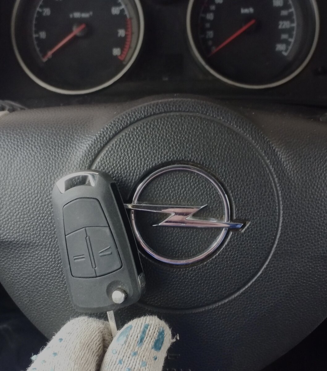  — Opel Astra H 2007🚘🚗 Восстановили ключ для Опель Астра Н, на выезде, за 1 день 🔥 Выехали в Кудымкар, открыли авто, восстановили нарезку ключа, запрограммировали чип и кнопки центрального замка...