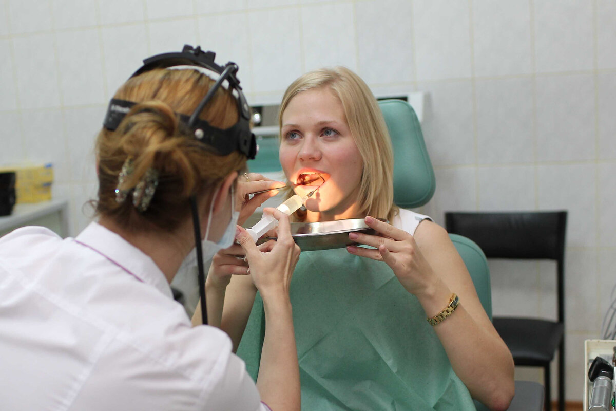 Промывание миндалин.