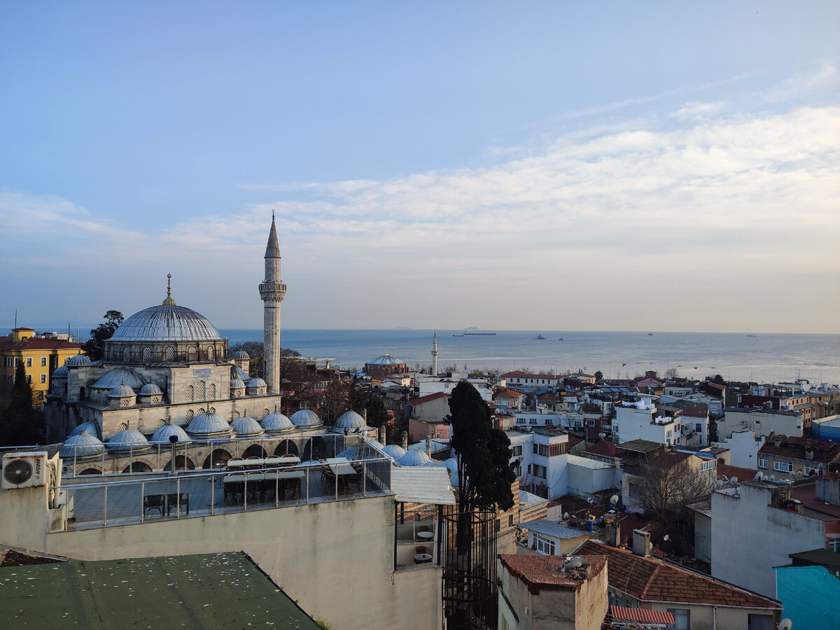 Вот такой вид с террасы