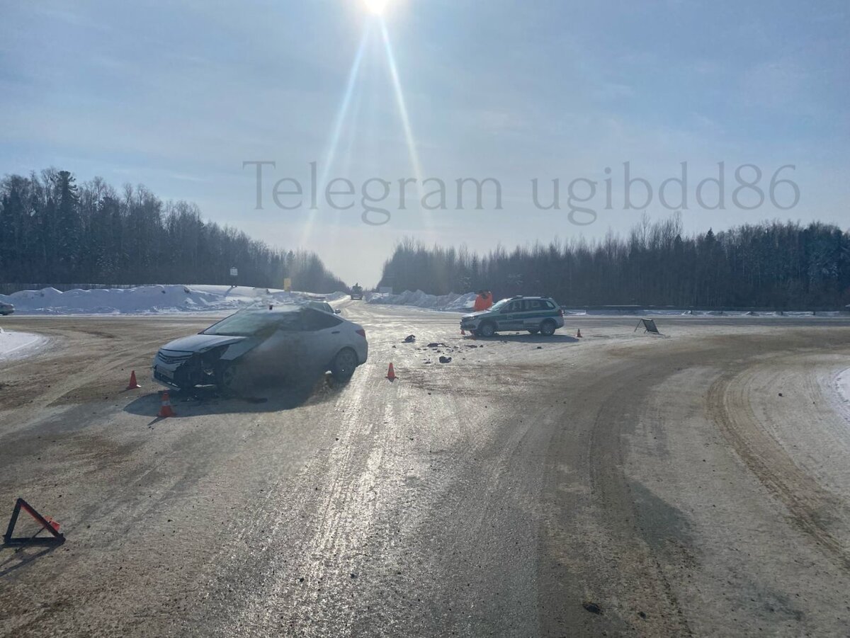    В Югре несоблюдение бокового интервала стало причиной ДТП