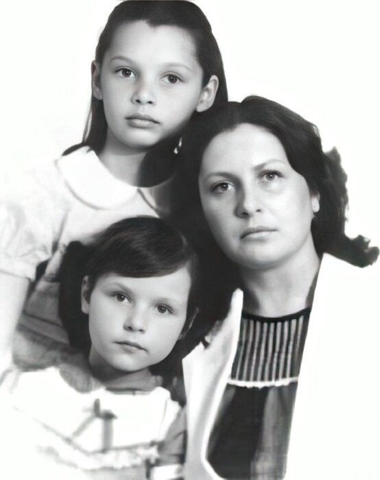 Антонова наталья и светлана фото сестры актриса Развелась, вышла замуж за акушера, но потеряла четвертого сына: Как одна роль по