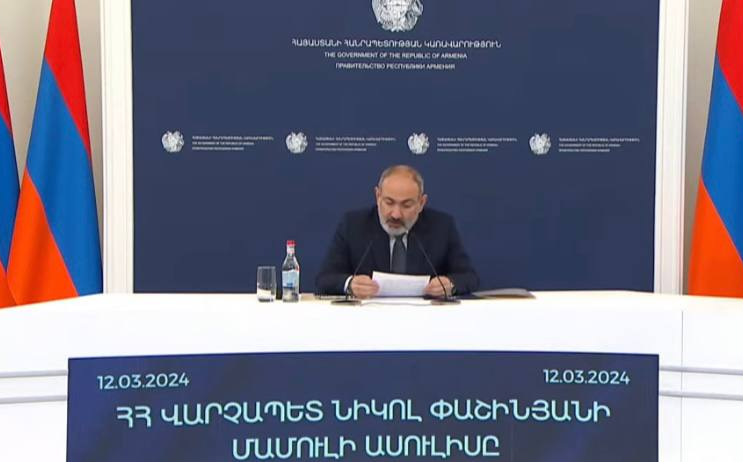 Выступает на пресс-конференции. Из откр. источников