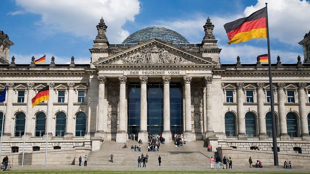     Бундестаг. Источник: commons.wikimedia.org Автор фото: Jorge Royan
