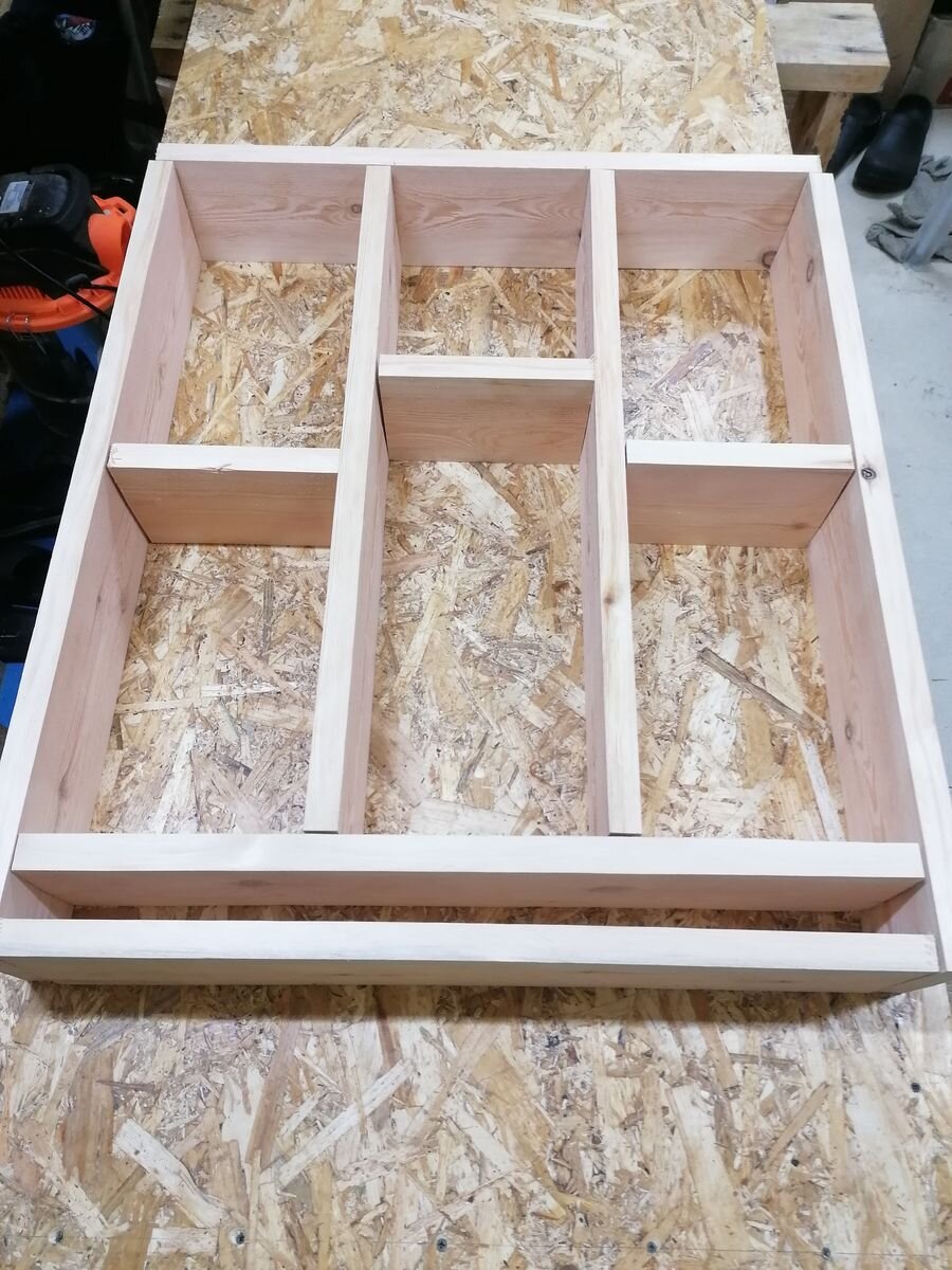 Разложил напиленные детали. Листайте галерею.