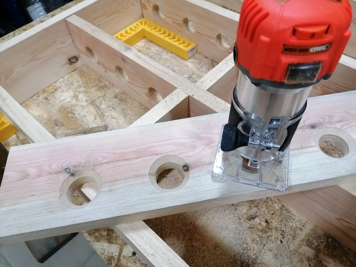 Обработка отверстий кромочником. Листайте галерею.