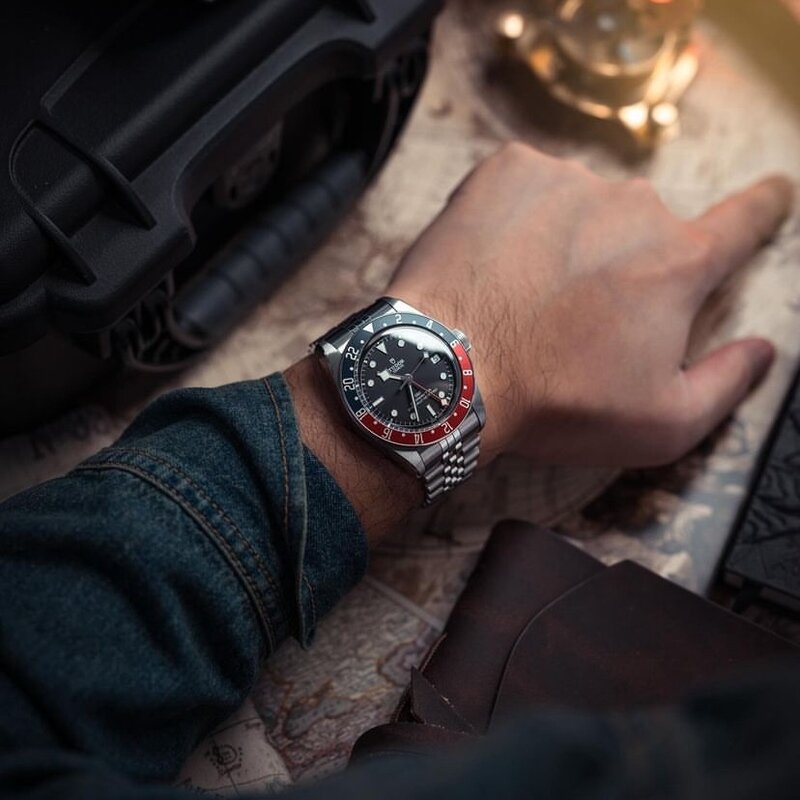 Часы Tudor Black Bay в 41 мм корпусе из стали с датой и вторым часовым поясом