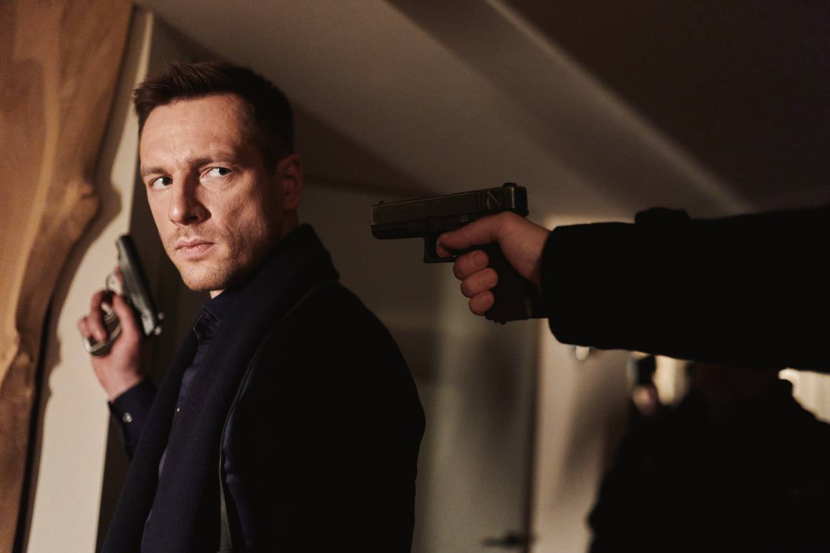 Кадр из сериала "Переведи её через Майдан"