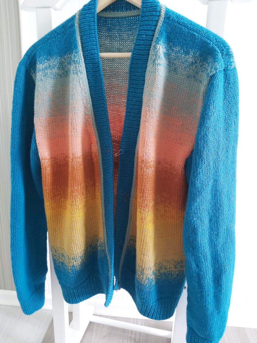 Кардиган в технике градиент. Работа покупательницы студии Cozy Wool.