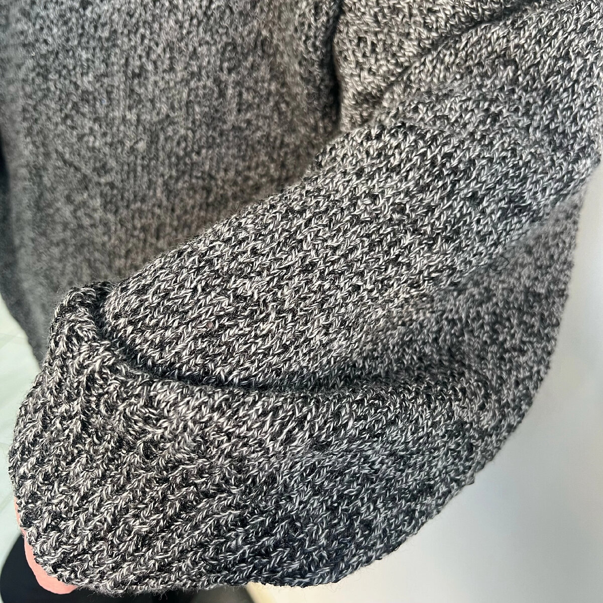 Свитер из пряжи мулине. Работа покупательницы студии Cozy Wool 