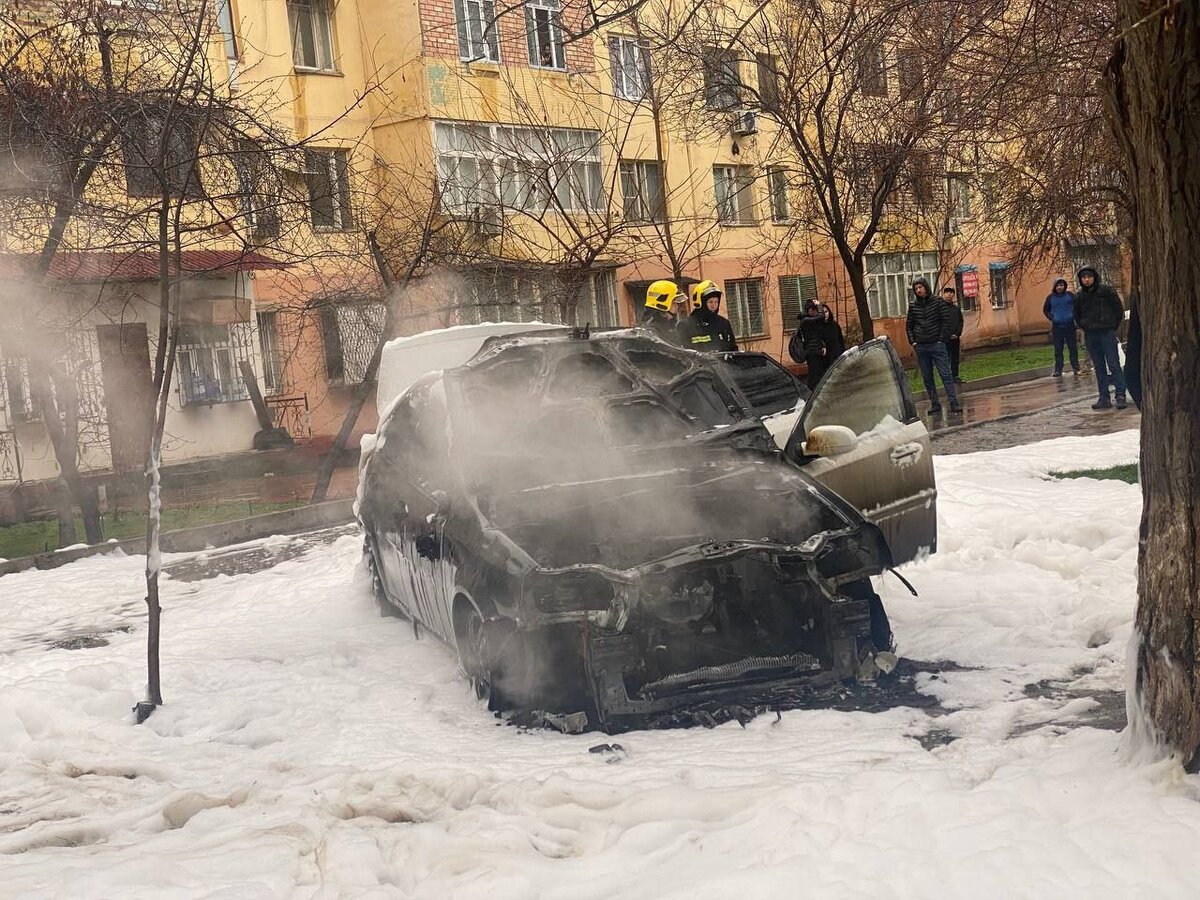 В Ташкенте загорелся автомобиль Lacetti | Новости Узбекистана Podrobno.uz |  Дзен