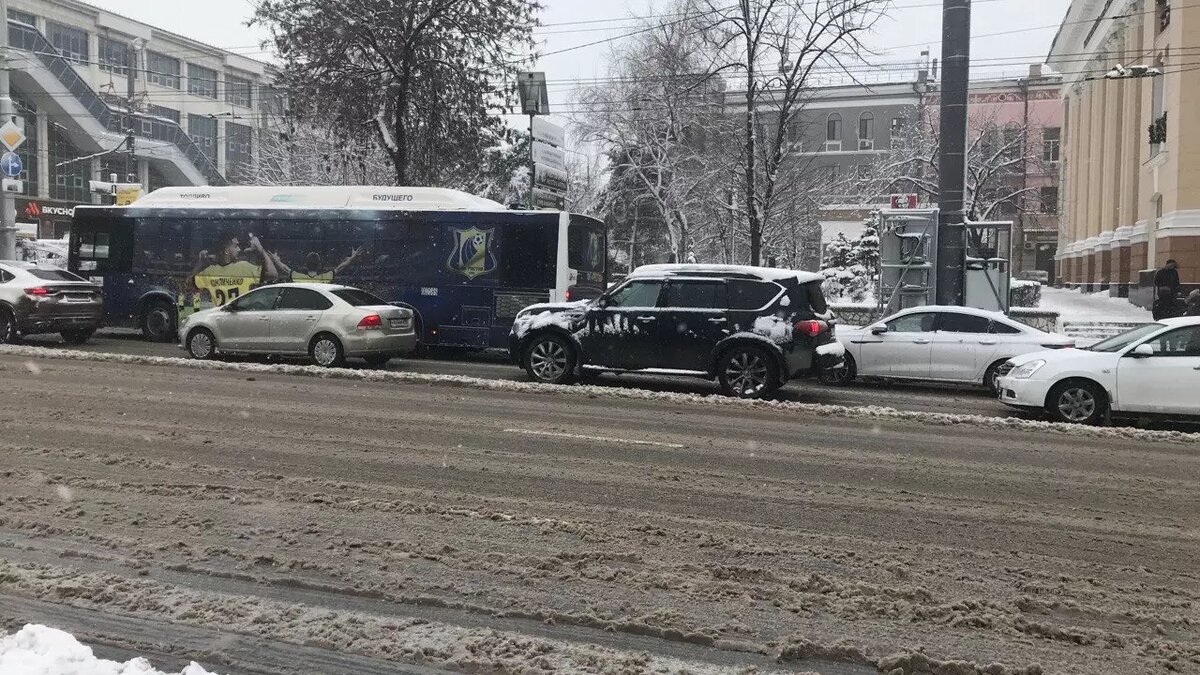 В ГИБДД попросили ростовских водителей не менять зимнюю резину |  RostovGazeta.ru | Дзен