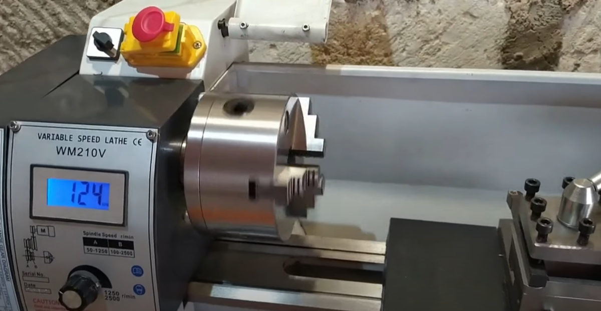 Общий вид токарного станка с Алиэкспресс WM210V