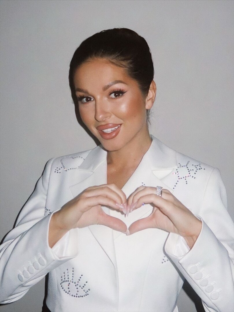 Певица Нюша (Анна Шурочкина)