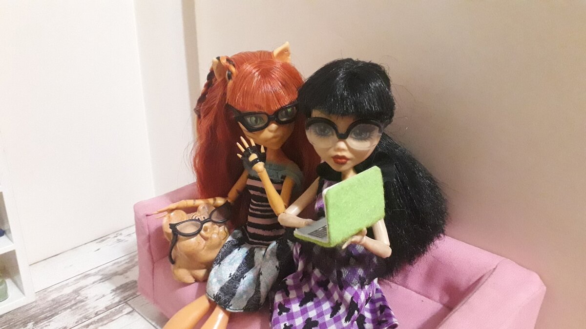 Навигатор подписок на интересные дзен-каланы мы делали в четыре руки и один поросячий пятачок - ссылка на публикацию в конце этой статьи.