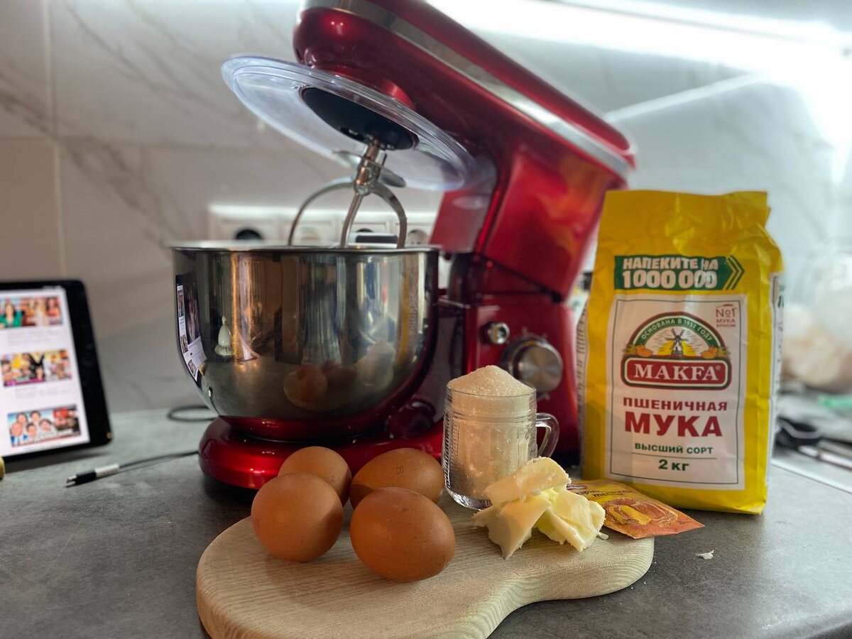 Планетарный миксер SCARLETT SC-SM10S51. Это чудо какое-то, особенно для взбивания крмов и замешивания крутого теста на хинкали