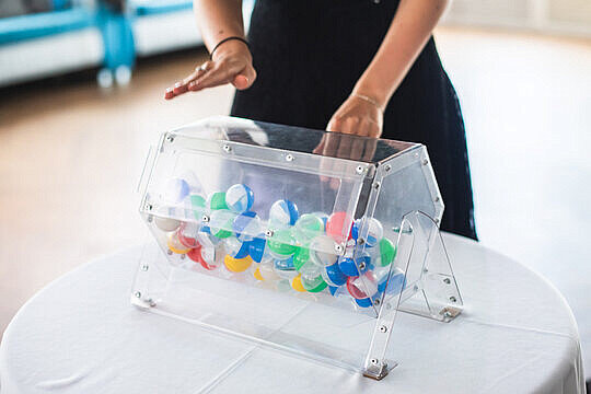 Шары в лототроне (фото из сети).