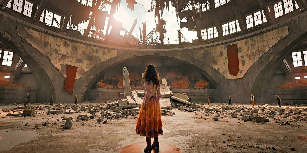 Арена для Голодных Игр в Балладе о змеях и певчих птицах. Люси Грей на арене. Открытый доступ: https://avatars.dzeninfra.ru/get-zen_doc/271828/pub_6561e386dc70f570386edc56_6561-e3e892e29f5b1267b50d/scale_1200