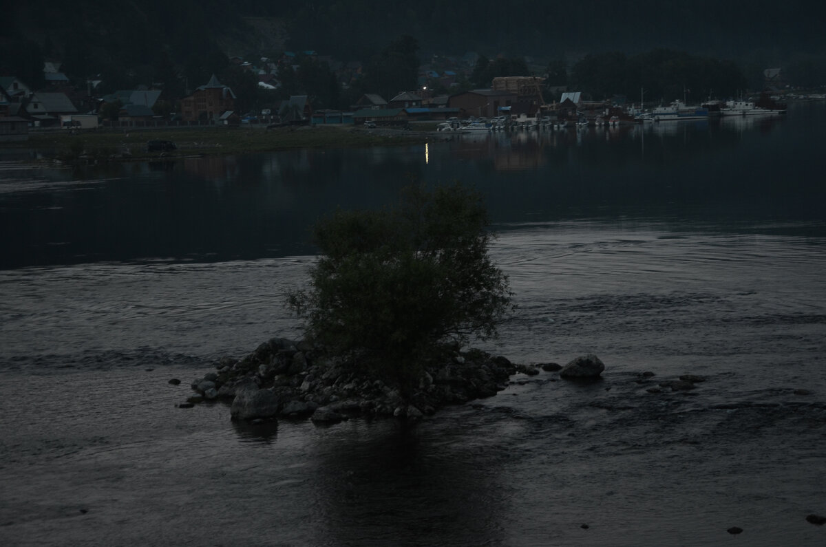 Сумерки. Телецкой озеро. Фото из личного архива автора