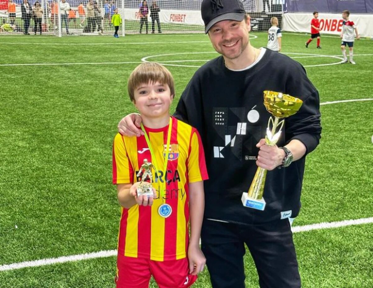 Алексей Чадов с сыном. Фото: instagram*.com/alexeychadovofficial. Instagram* - социальная сеть является экстремистской и запрещена в России.📷
