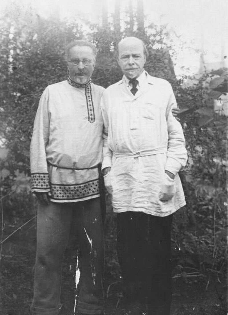 С.Н. Дурылин и М.В. Нестеров в саду. 1938–1939.Из собрания Музея-заповедника «Абрамцево»