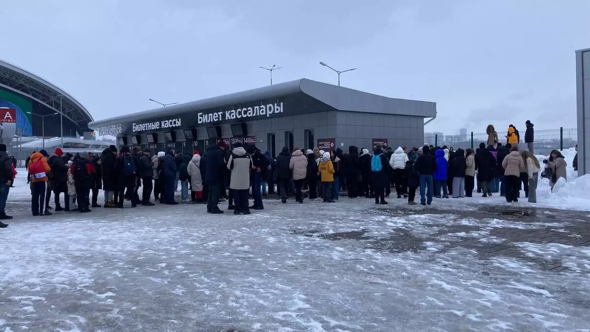    В Казани болельщики долгое время стояли на улице перед матчем «Рубина» с «Пари НН» из-за очереди. Соответствующий ответ Inkazan предоставили в пресс-службе МФЦ.