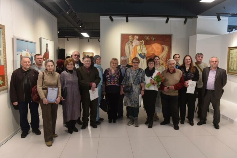    За успехи в творчестве оренбургских художников наградили золотыми и серебряными медалями Кристина Просвиркина