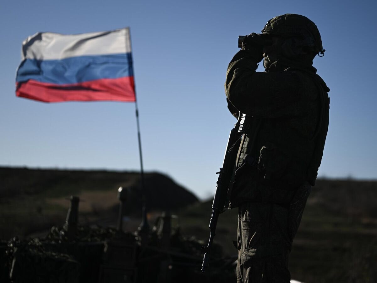    Российский военнослужащий ведет боевую работу в зоне СВО© РИА Новости / Станислав Красильников