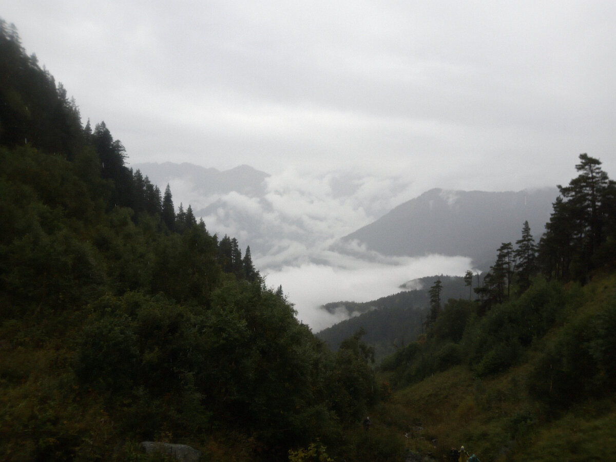 Сначала ничего не было видно, все затянули облака