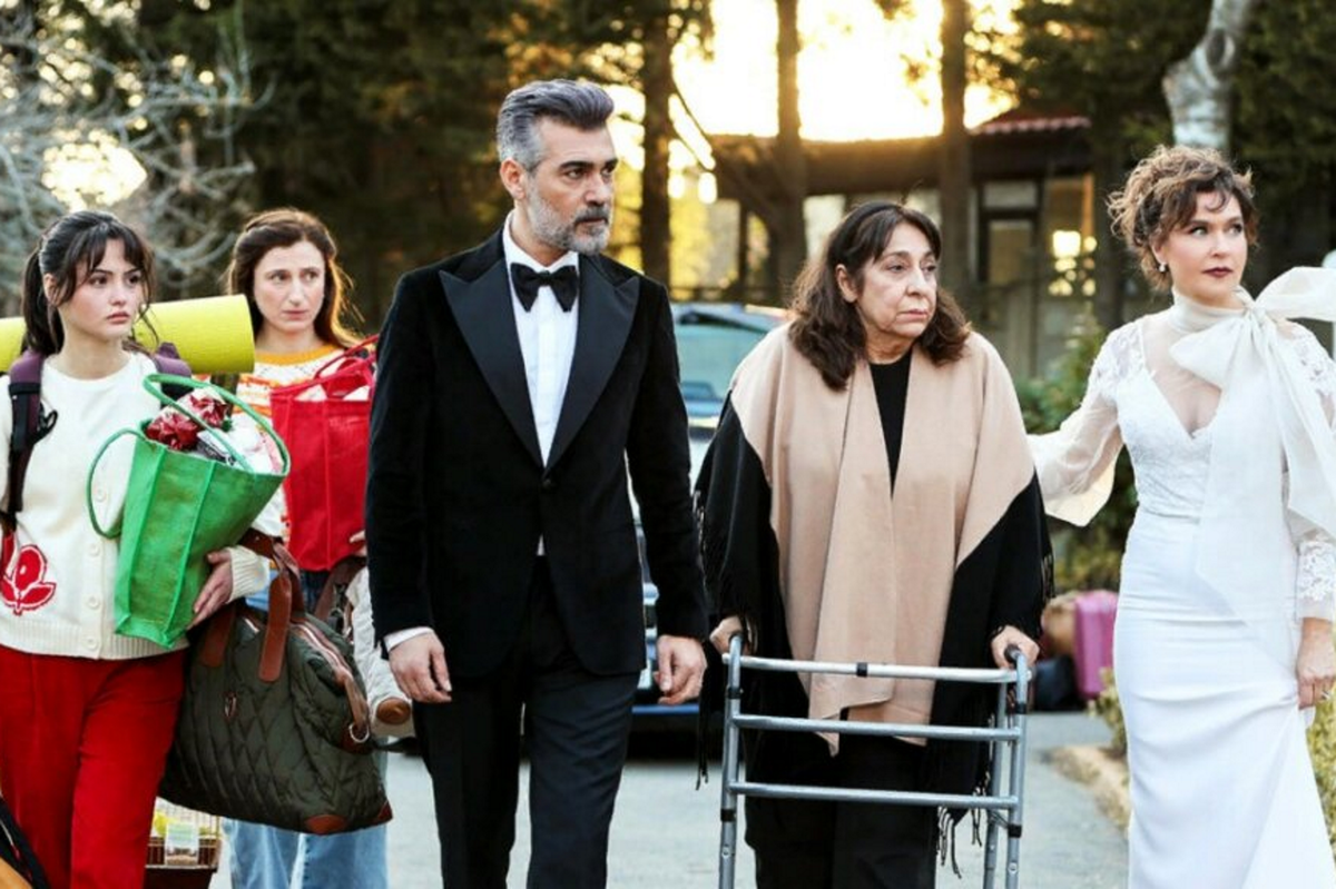    На экраны вышел новый сериал «Соседняя комната» о тайнах и интригахКадр из сериала «Соседняя комната» (2024)/OGM Pictures