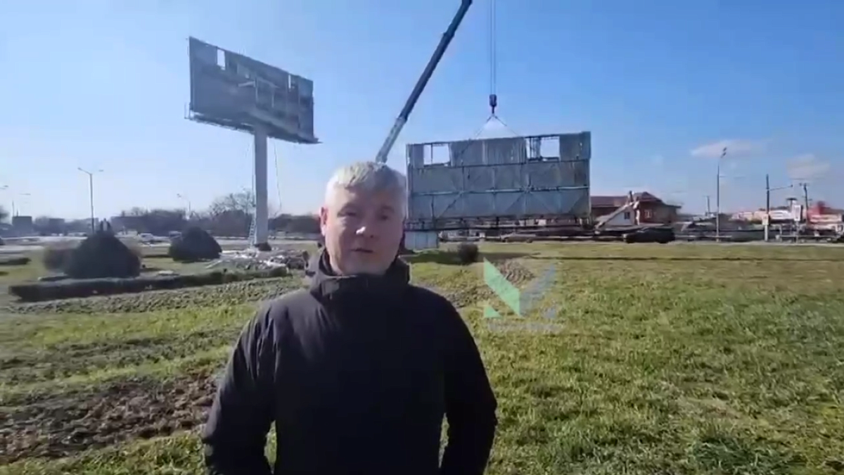    В Прикубанском округе Краснодара снесли самую большую незаконную рекламу Фото: