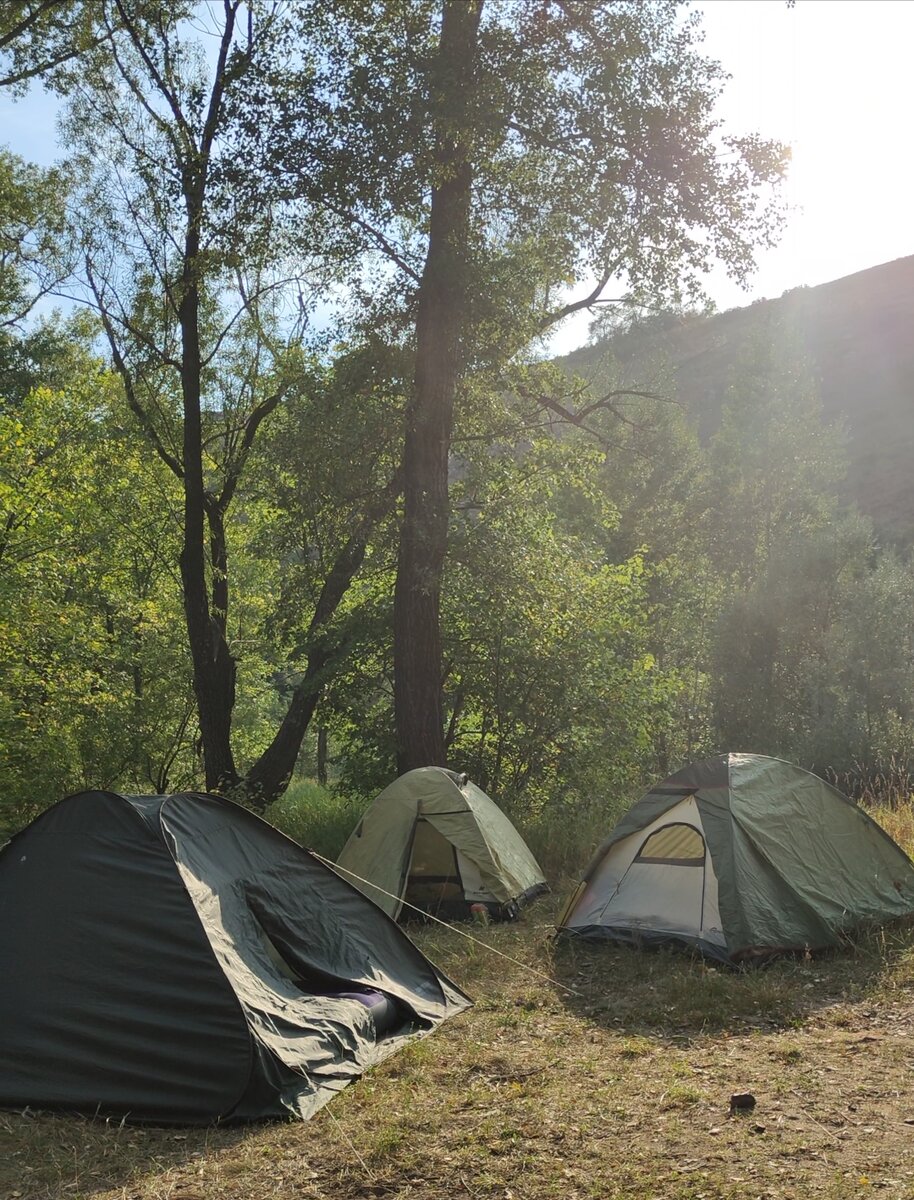 Отдых в Оренбургской области. Наша средняя палатка на фото, первая наша покупка для ночевки 