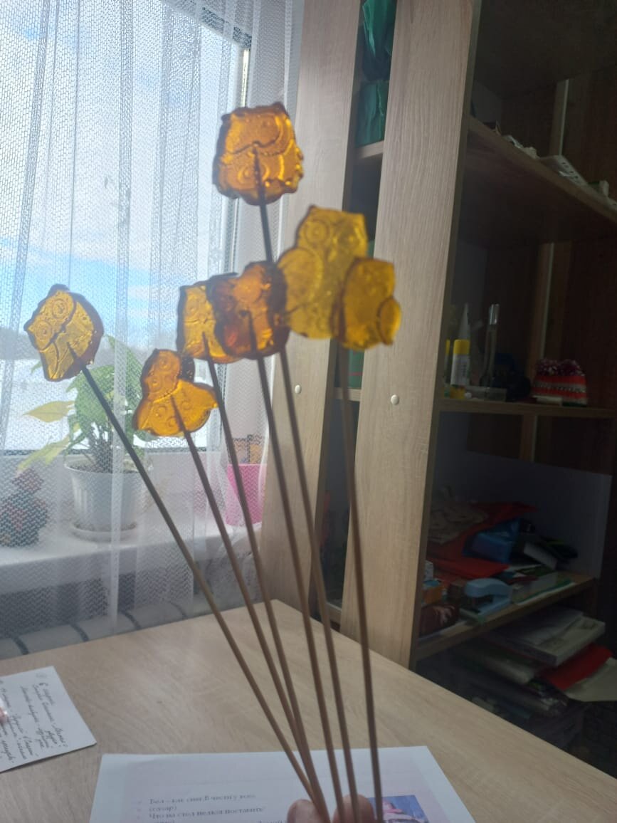 Вот такие "петушки" приготовили работники музея для угощения детей