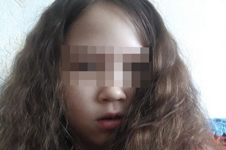 Девочка оставила телефон дома