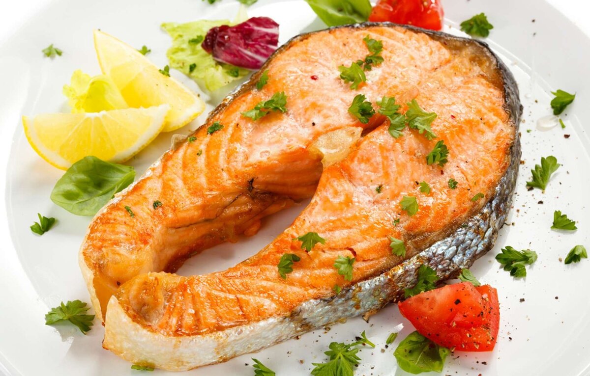 форель радужная стейк. рыба горбуша стейки. горбуша в духовке. форель с картошкой в духовке. форели рецепты просто и вкусно.