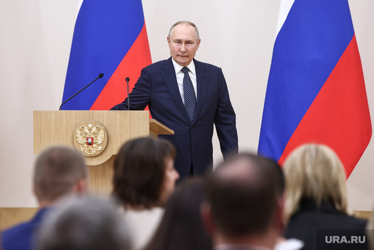 Владимир Путин отметил, что большая многодетная семья должна стать нормой 