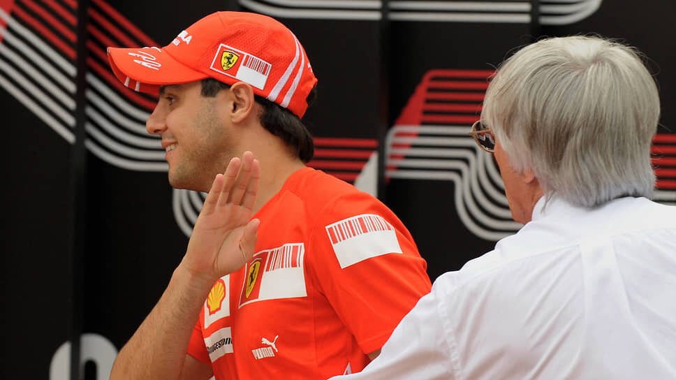 Фото: Saeed Khan / AFP📷Бывший гонщик Ferrari Фелипе Масса (слева) уверен, что действия бывшего генерального менеджера «Формулы-1» Берни Экклстоуна стоили ему чемпионского титула в 2008 году