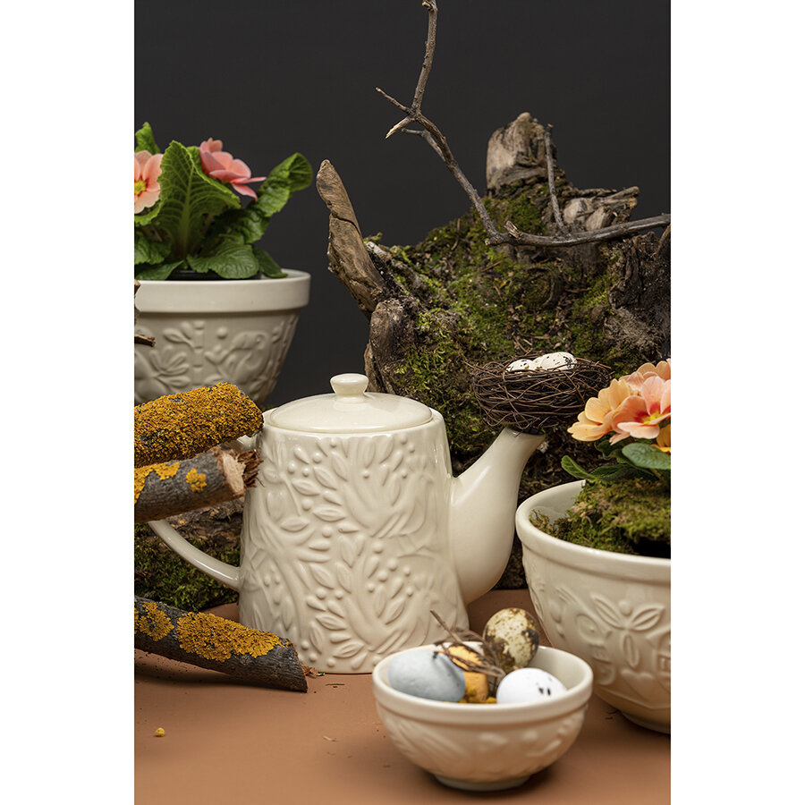 Чайник с птичками создает уютную атмосферу и так и хочется пить из него чай в теплой компании. 