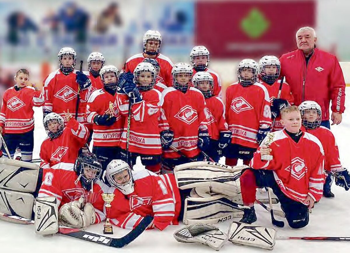 Бутурлиновский «Спартак» выступил в Россоши в межрегиональных соревнованиях по хоккею