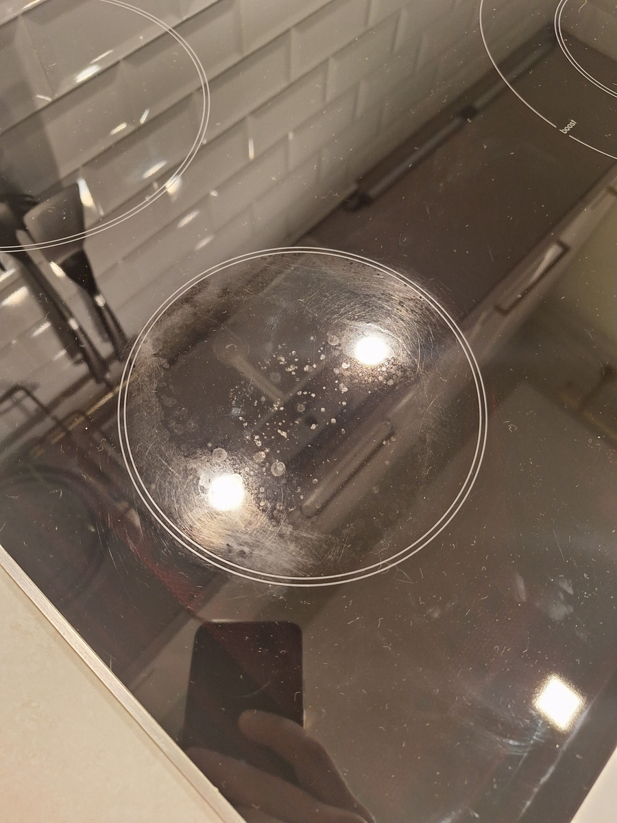 появились царапины и потертости 