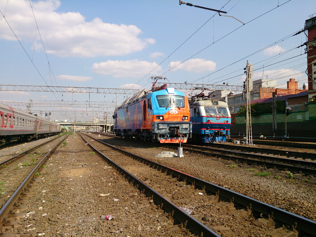 ЭП20-001 и ЧС2К-639 