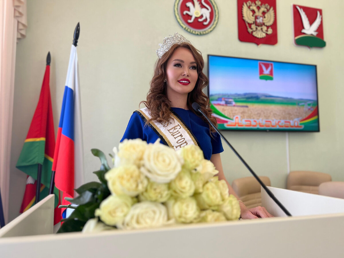 На фото: Роза Гадиева на пресс конференции 